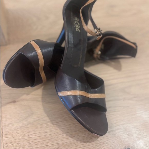 Vintage BCBG HIGH 3.9" HEELS Sz Leather Pumps Shoes 7.5 - Picture 5 of 6